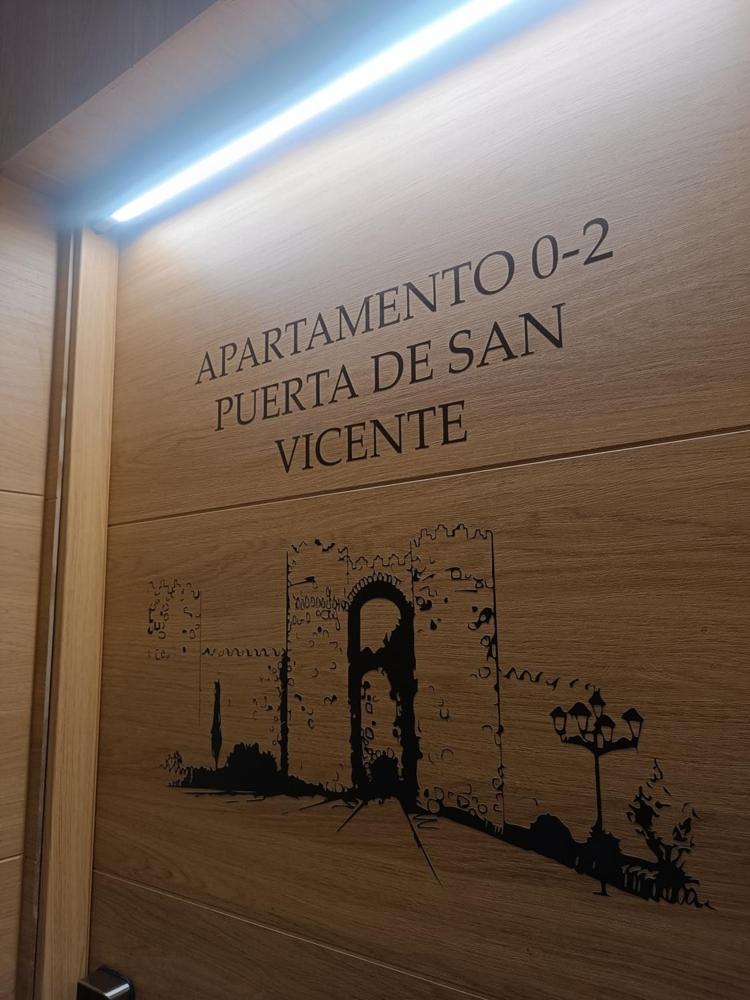 Apartamentos Turisticos Avila Puerta De San Vicente 0-2 المظهر الخارجي الصورة